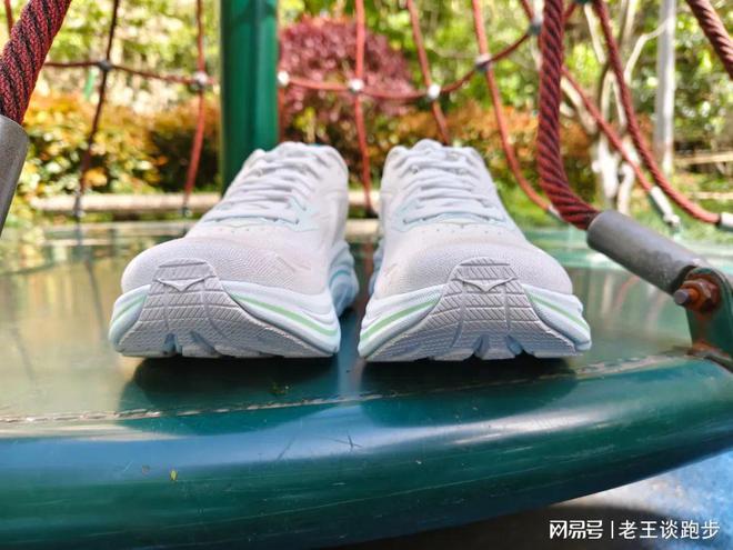 LIFTON 10：恰到好处的卓越跑鞋Bsport体育平台登录HOKA C(图15)