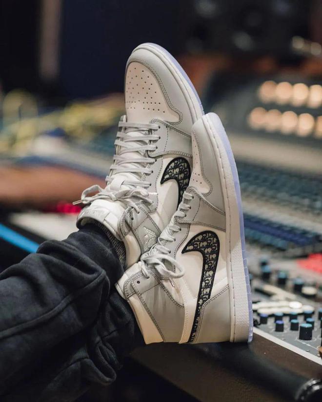 迪奥 x AJ1」天价神鞋们还在偷偷涨价必一体育涨到5w一双！「LV x 耐克、(图12)