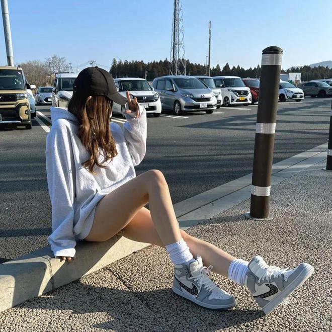 迪奥 x AJ1」天价神鞋们还在偷偷涨价必一体育涨到5w一双！「LV x 耐克、(图19)